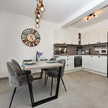 Villa Beachfront 2 bedroom villa with jacuzzy&private parking - SGA2 *