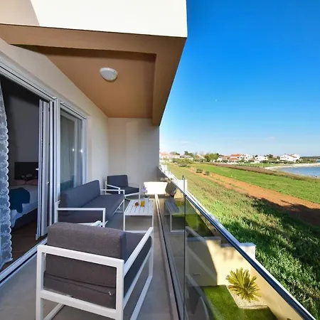 Villa Beachfront 2 bedroom villa with jacuzzy&private parking - SGA2 *
