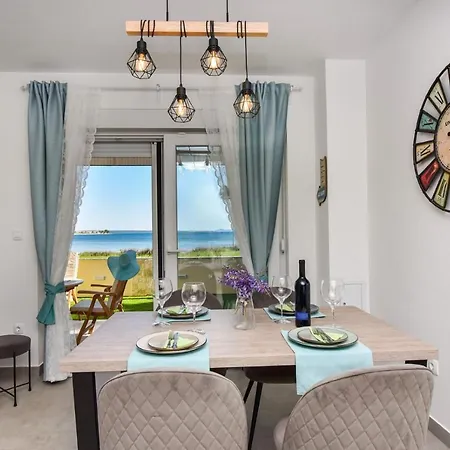 Beachfront 2 bedroom villa with jacuzzy&private parking - SGA2 *