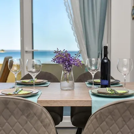 Beachfront 2 bedroom villa with jacuzzy&private parking - SGA2 *