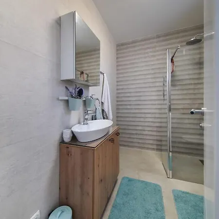 Villa Beachfront 2 bedroom villa with jacuzzy&private parking - SGA2