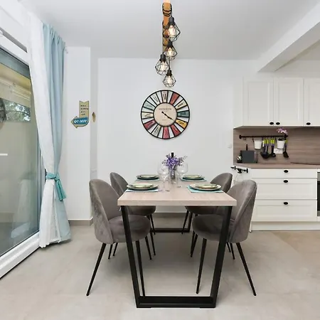 Beachfront 2 bedroom villa with jacuzzy&private parking - SGA2