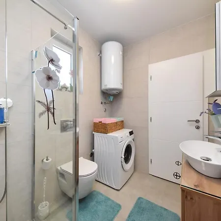 Beachfront 2 Bedroom Villa With Jacuzzy And Private Parking - Sga2