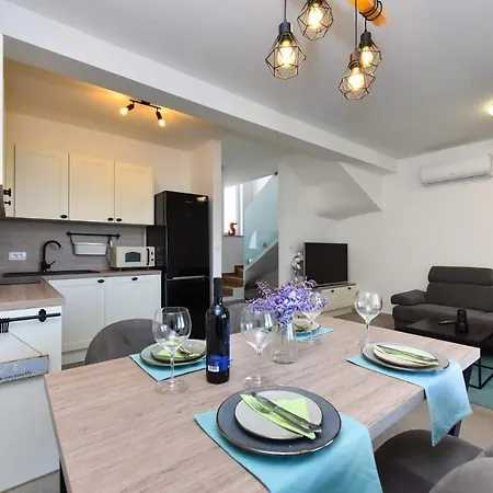 Beachfront 2 Bedroom Villa With Jacuzzy And Private Parking - Sga2 Villa