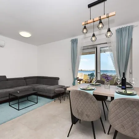 Villa Beachfront 2 bedroom villa with jacuzzy&private parking - SGA2 Privlaka (Zadar)