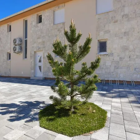 Beachfront 2 bedroom villa with jacuzzy&private parking - SGA2 Privlaka (Zadar)