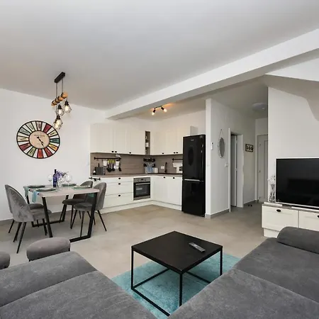 Beachfront 2 Bedroom Villa With Jacuzzy And Private Parking - Sga2 Villa Privlaka (Zadar)