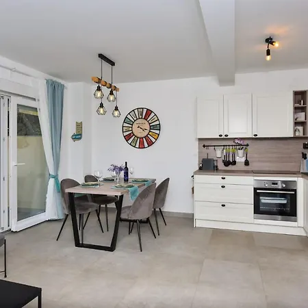 Villa Beachfront 2 Bedroom Villa With Jacuzzy And Private Parking - Sga2 *