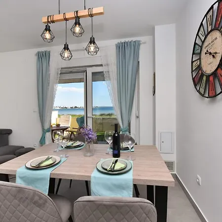 Villa Beachfront 2 bedroom villa with jacuzzy&private parking - SGA2