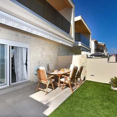 Beachfront 2 Bedroom Villa With Jacuzzy And Private Parking - Sga2 Villa *