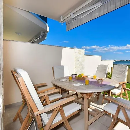 Beachfront 2 bedroom villa with jacuzzy&private parking - SGA2 Villa *