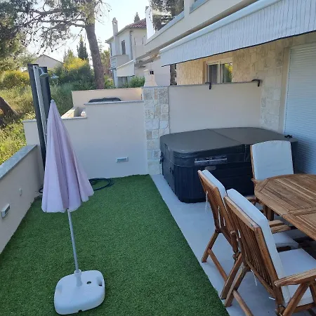 Villa Beachfront 2 bedroom villa with jacuzzy&private parking - SGA2
