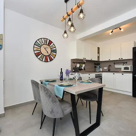 Villa Beachfront 2 Bedroom Villa With Jacuzzy And Private Parking - Sga2