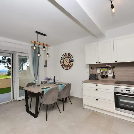 Beachfront 2 Bedroom Villa With Jacuzzy And Private Parking - Sga2 Villa *